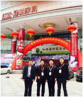 武漢紅旗911香蕉视频APP專賣店合影 武漢紅旗911香蕉视频APP專賣店合影