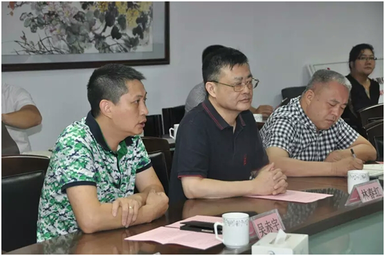 中山市家具商會會長吳赤宇發表講話 中山市家具商會會長吳赤宇發表講話