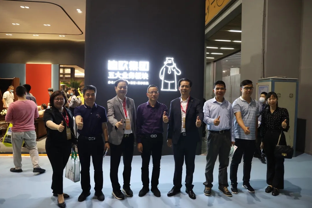 級領導及行業專家蒞臨911香蕉视频APP集團展位參觀指導